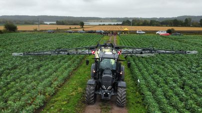 X Traktor med luftassistert sproyte