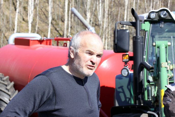 Harald Hetland med traktor